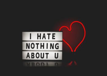 10 Short Love Quotes to Capture Your Heart's True Feelings